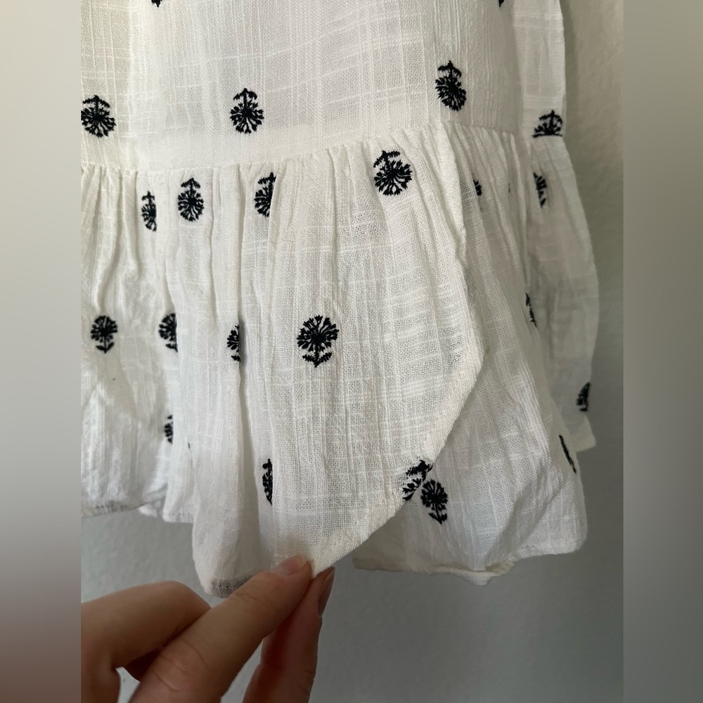 A Loves A White Floral Embroidered Mini Skirt Women’s Size 0 - Picture 15 of 15